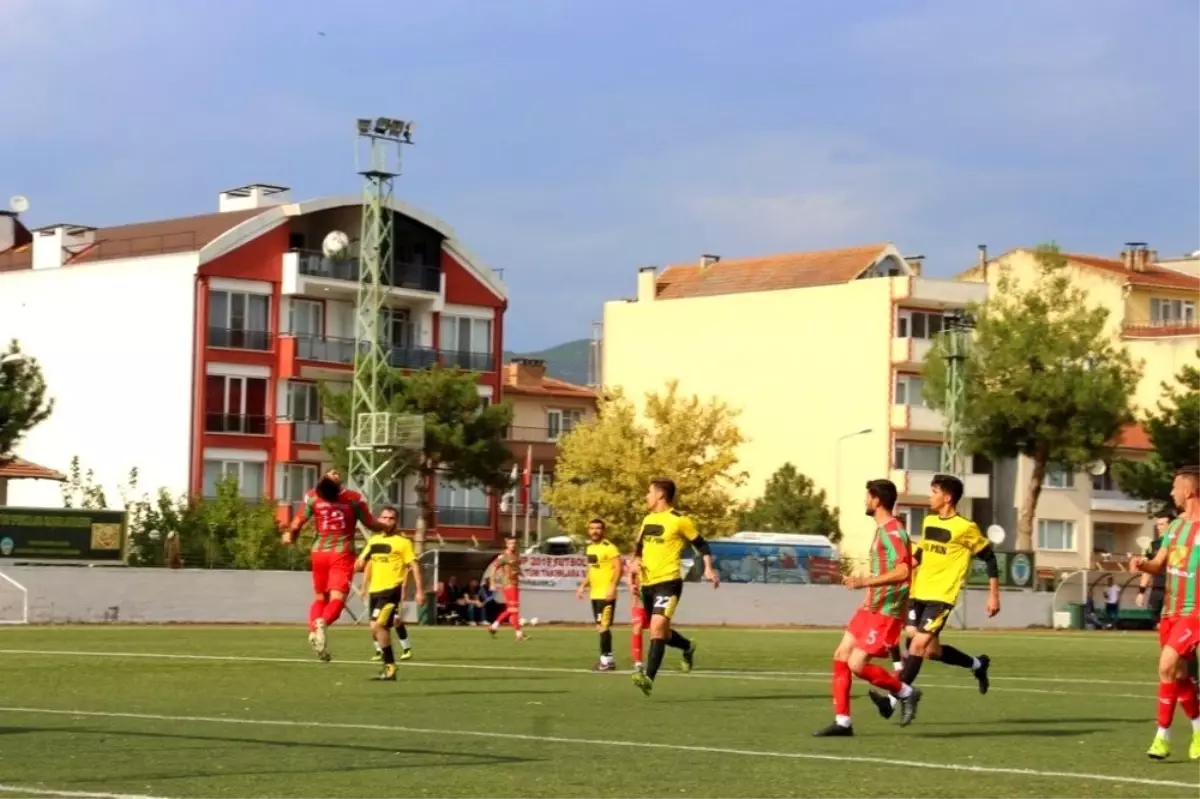 Dili nefes borusuna futbolcu ölümden döndü