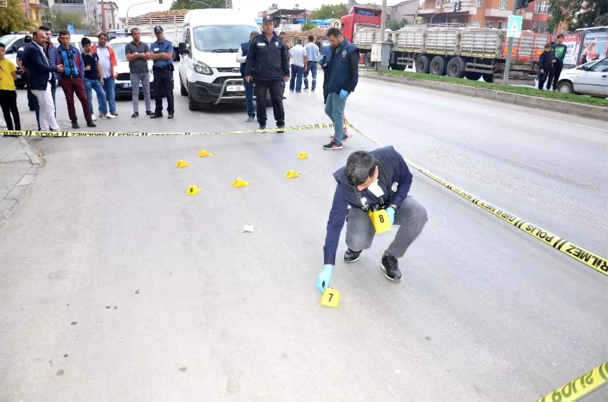 Durakta otobüs beklerken uğradığı silahlı saldırıda öldü