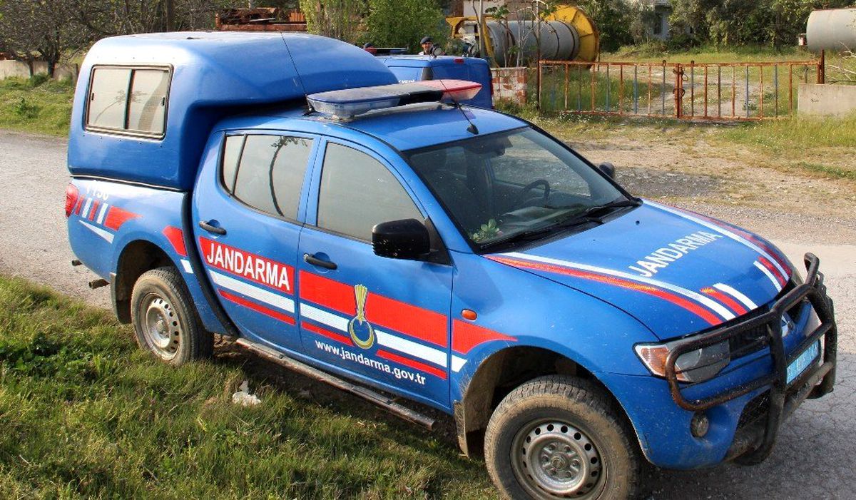 Elleri kelepçeli şekilde kaçmıştı, Jandarma yakaladı