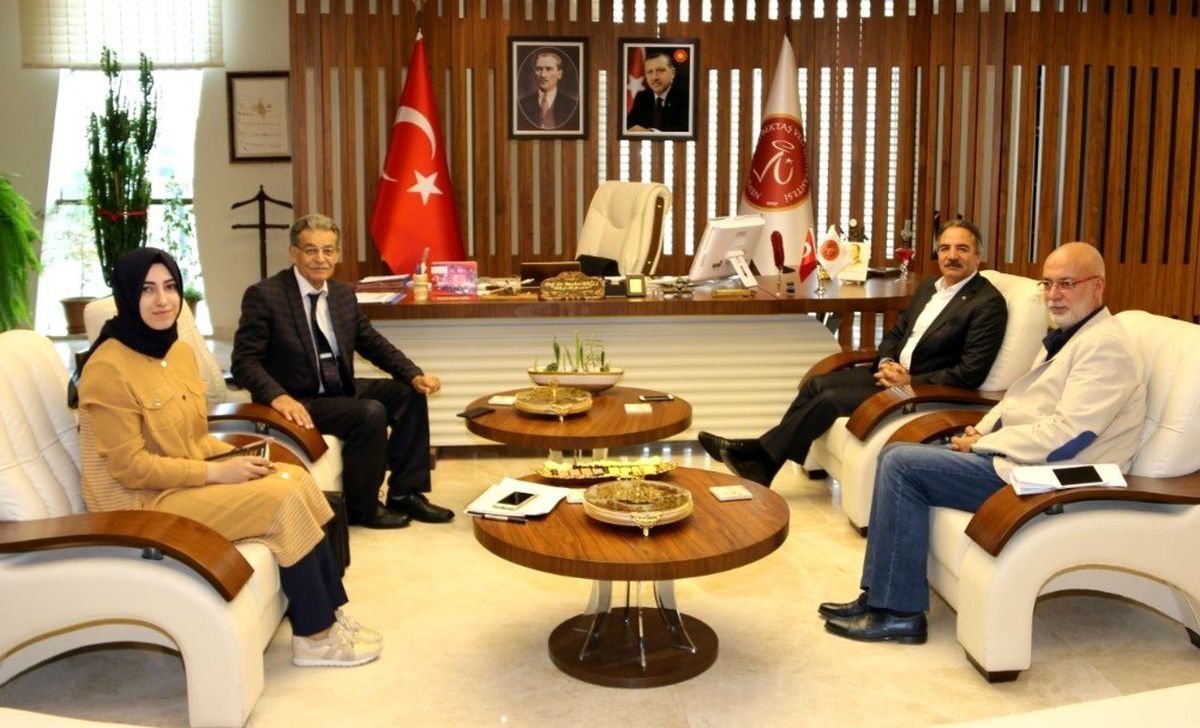 Eski Tarım Bakanı Güçlü\'den Rektör Bağlı\'ya ziyaret