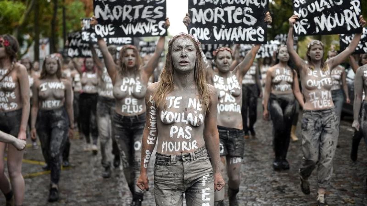 Femen üyeleri Fransa\'da bu yıl öldürülen 114 kadın için protesto düzenledi