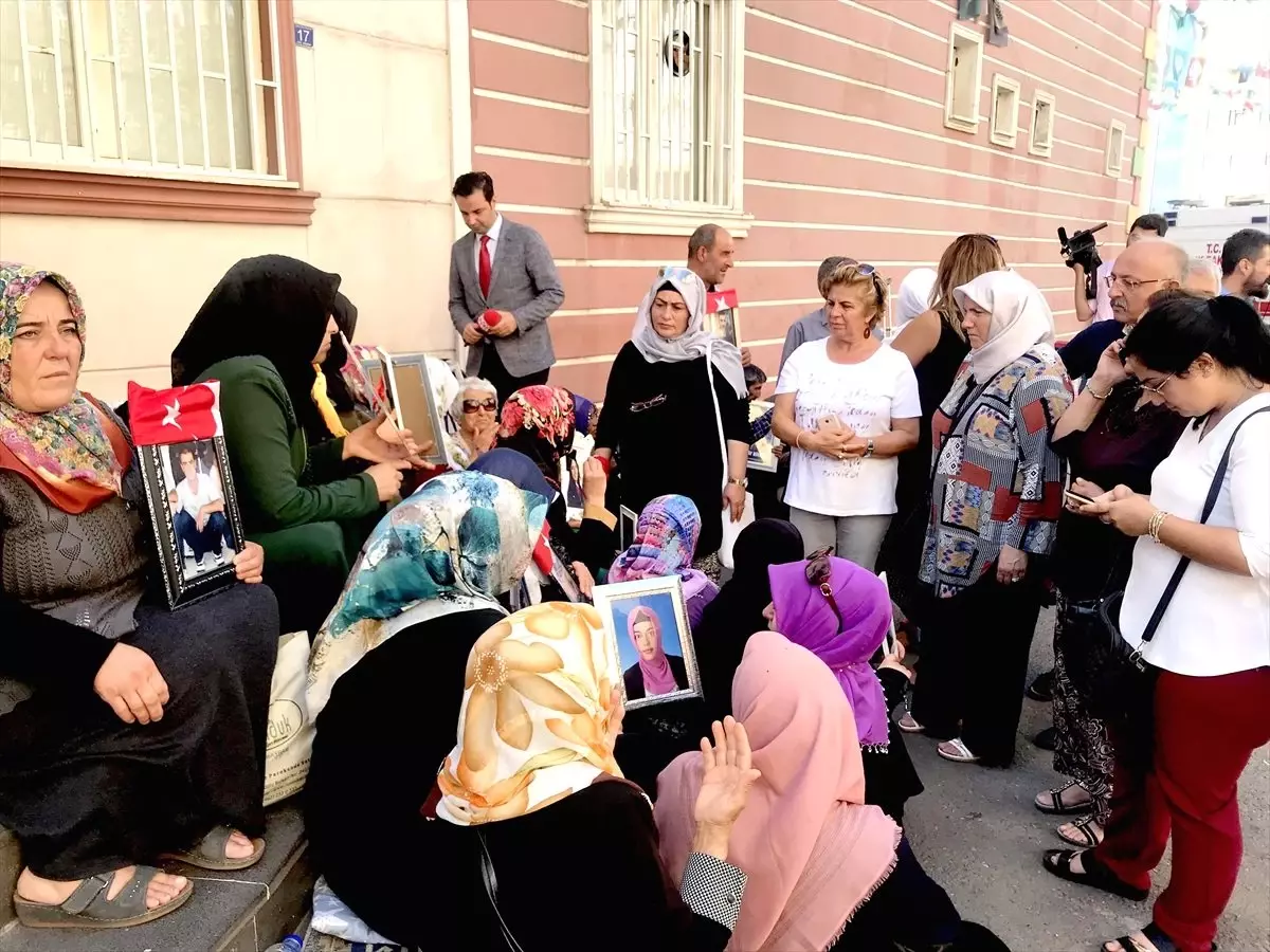 Gurbetçi annelerden Diyarbakır annelerine destek