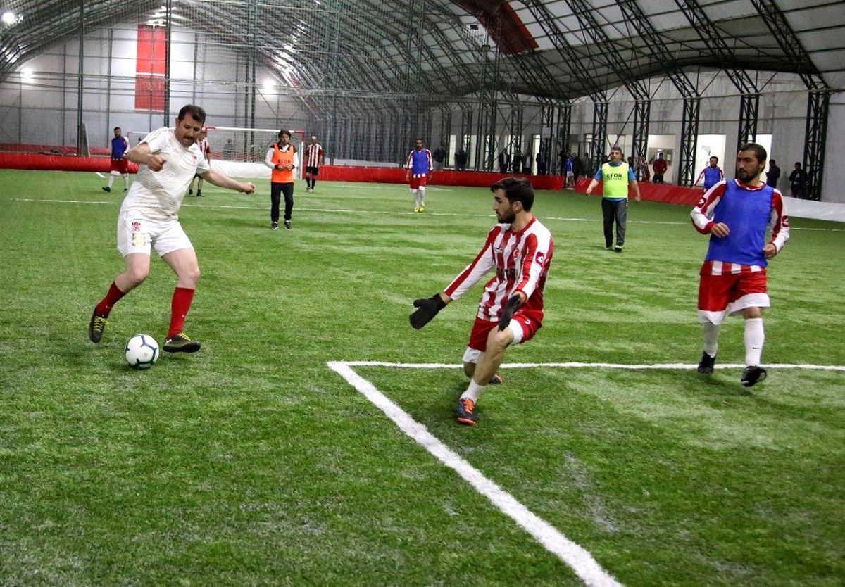 İl protokolü ile din görevlileri futbol maçında karşılaştı
