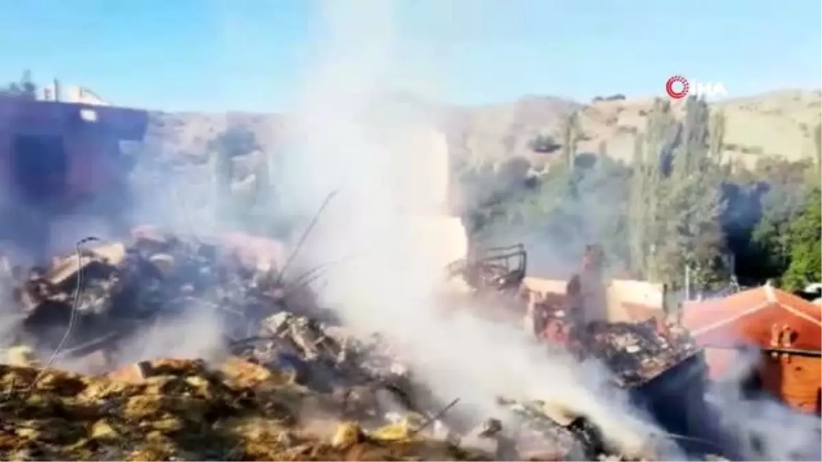 İskilip\'te çıkan yangında 9 ev küle döndü, 1 hayvan telef oldu