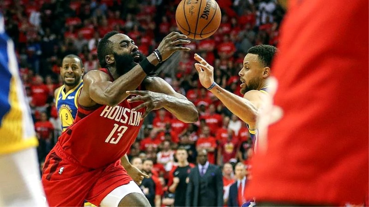 NBA patronunun Hong Kong gösterilerine destek veren paylaşımı krize neden oldu