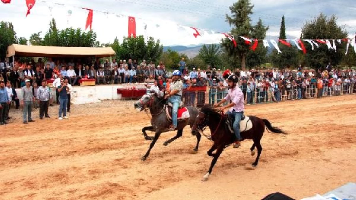 Ödemiş\'te rahvan at yarışları yapıldı