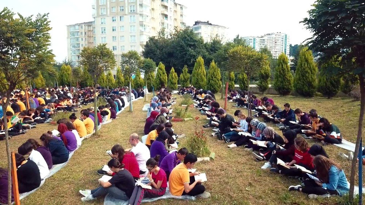 Öğrenciler kitap okuma etkinliği düzenledi