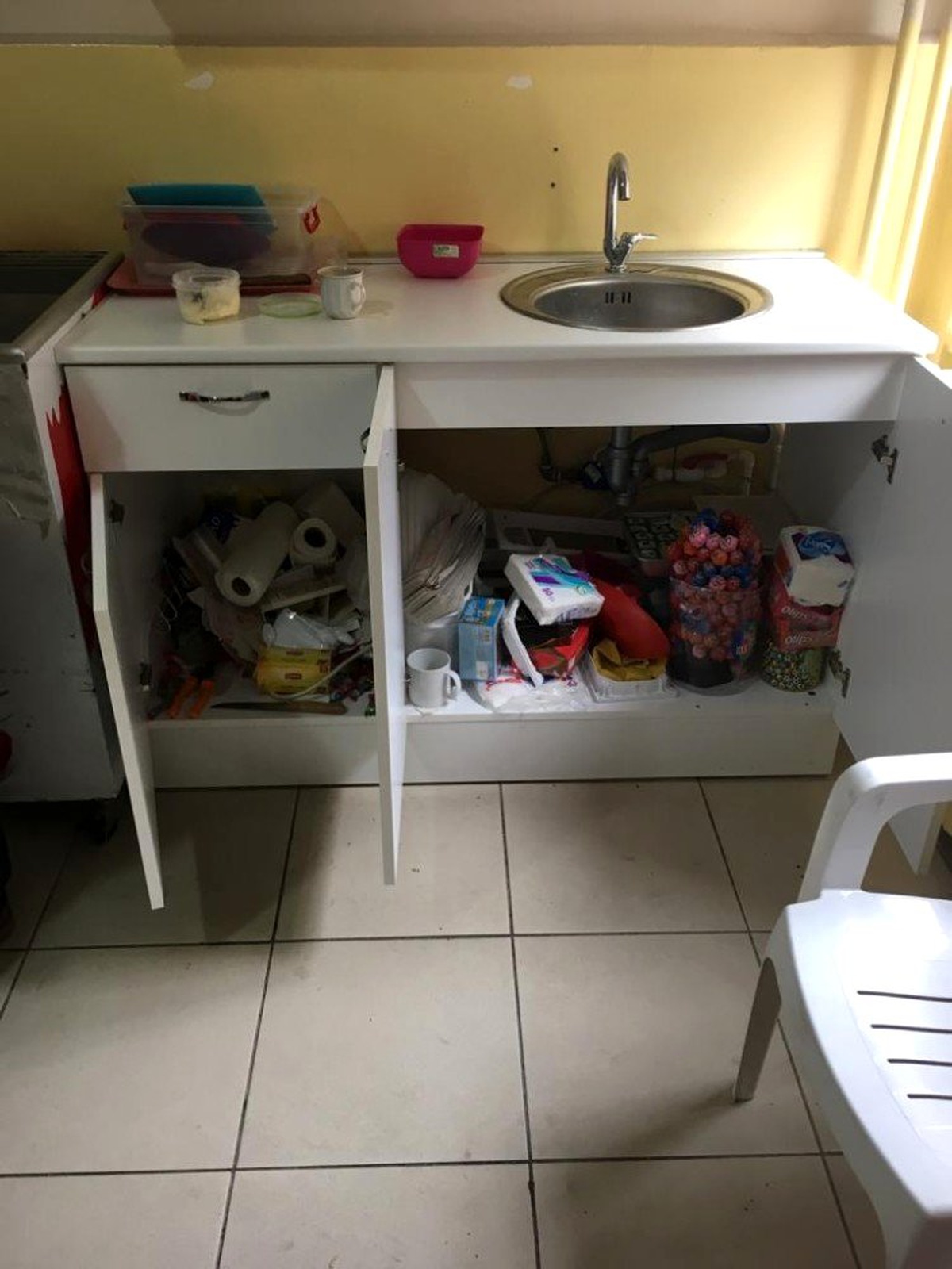 Okul kantinlerinde tarihi geçmiş ürünler imha edildi