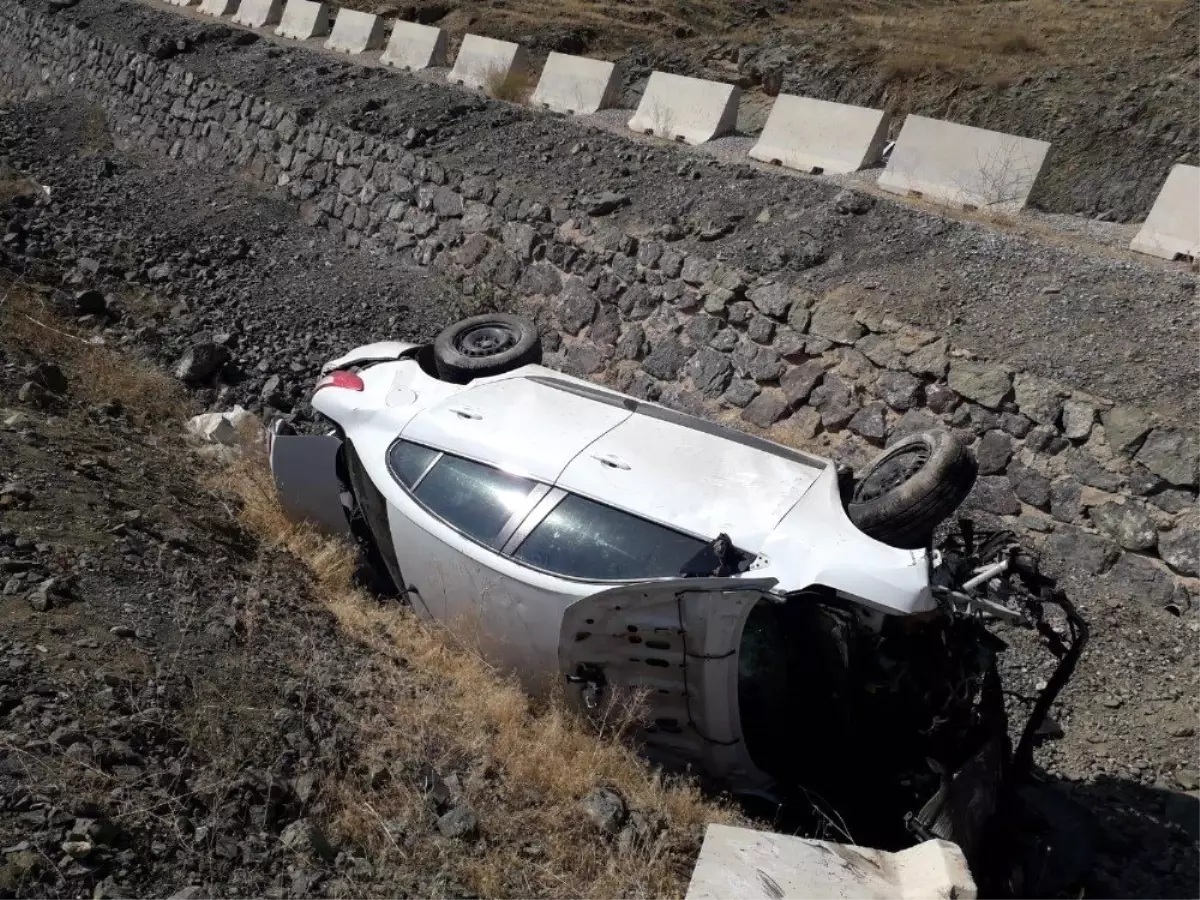 Otomobil baraj gölüne düşmekten son anda kurtuldu