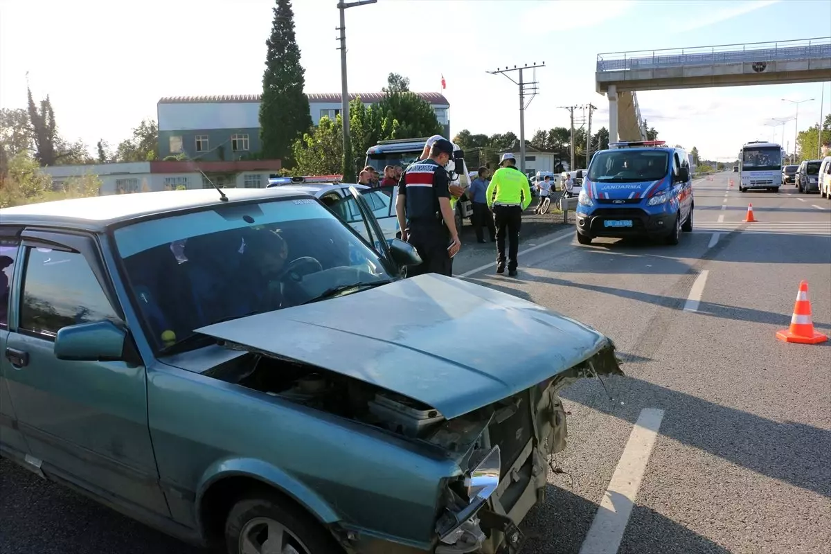 Samsun\'da kamyon ile otomobil çarpıştı: 1 yaralı