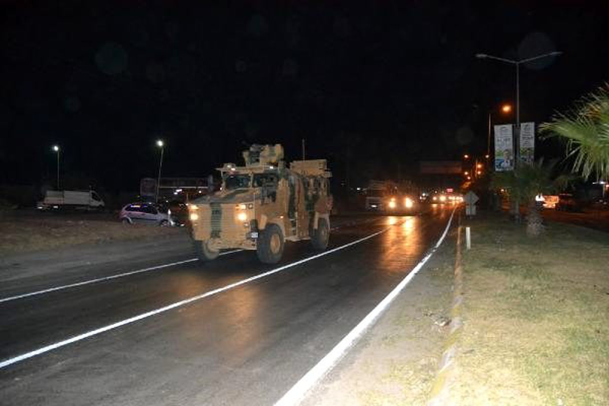 Sınıra askeri sevkiyat devam ediyor