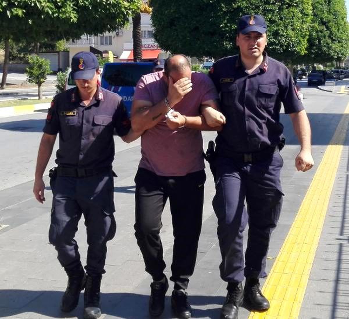 Turistin odasından hırsızlık yapan tur şoförü tutuklandı