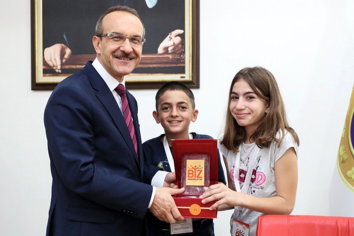 Vali Yavuz, Tunceli\'den çocukları ağırladı