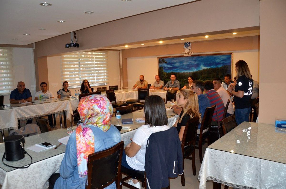 Yunusemre\'de ilk yardım eğitimleri sürüyor