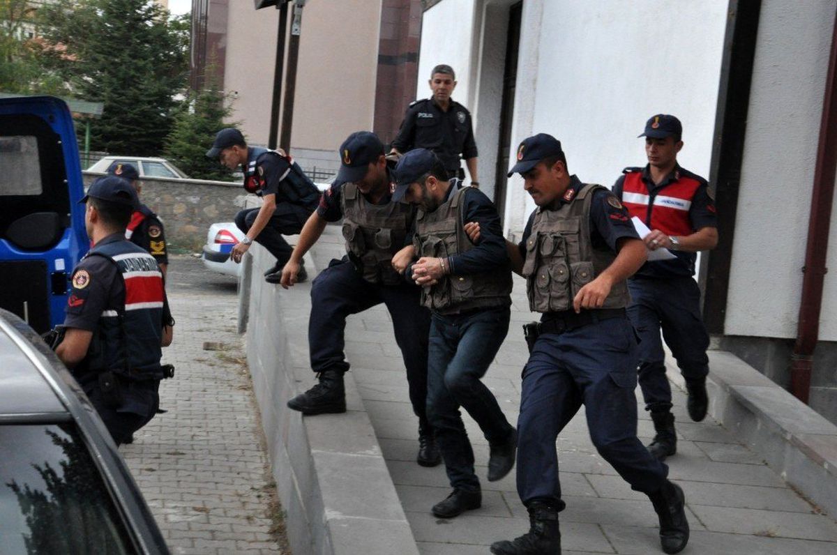 Ağabeyini öldürüp, yeğenini de yaralayan şahıs tutuklandı