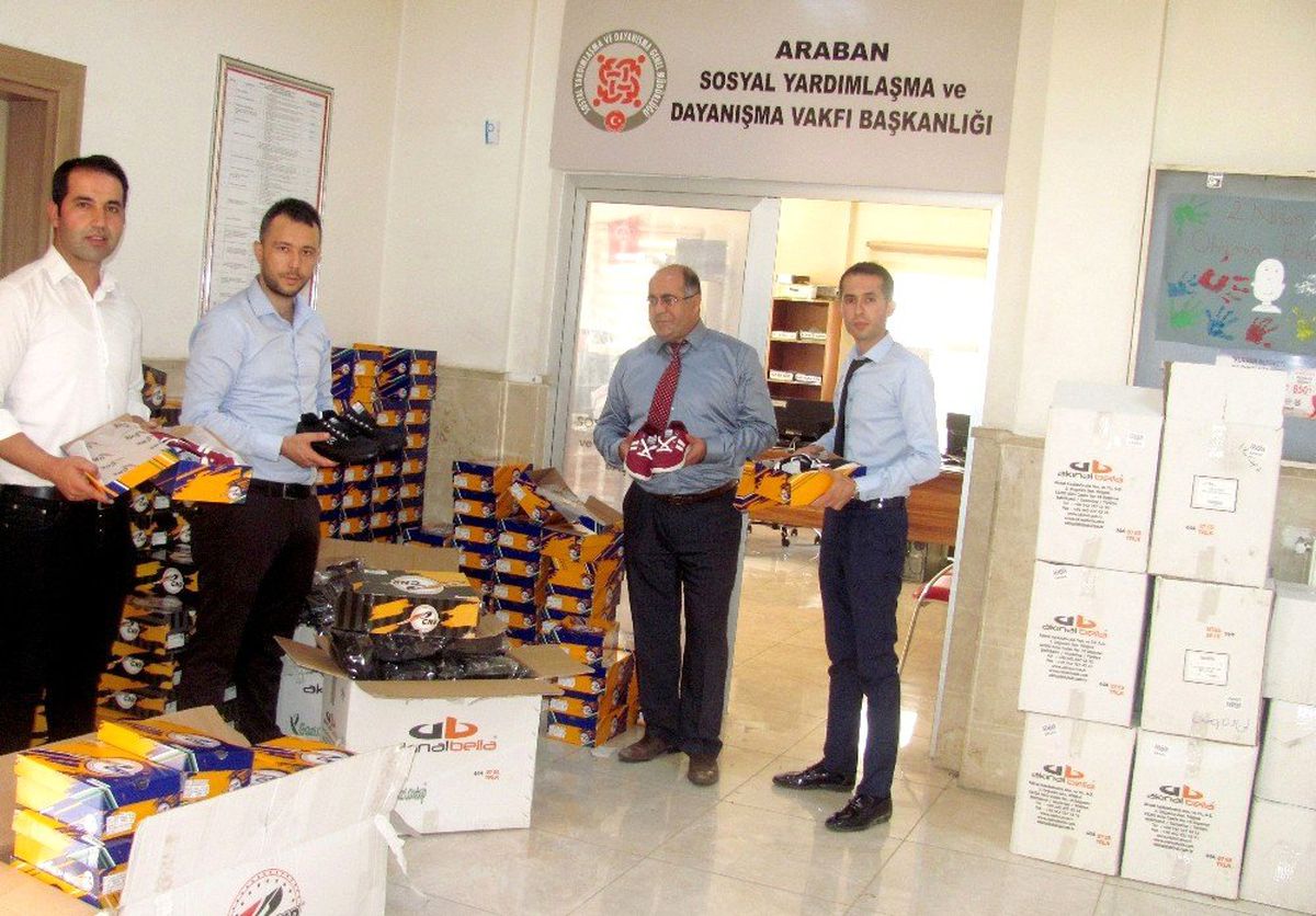Araban\'da 3 bin 401 öğrenciye ayakkabı