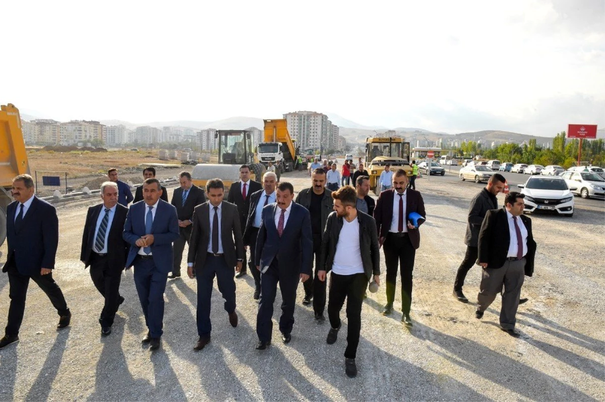 Belediye Başkanı Selahattin Gürkan, Altın Kayısı Bulvarında incelemelerde bulundu