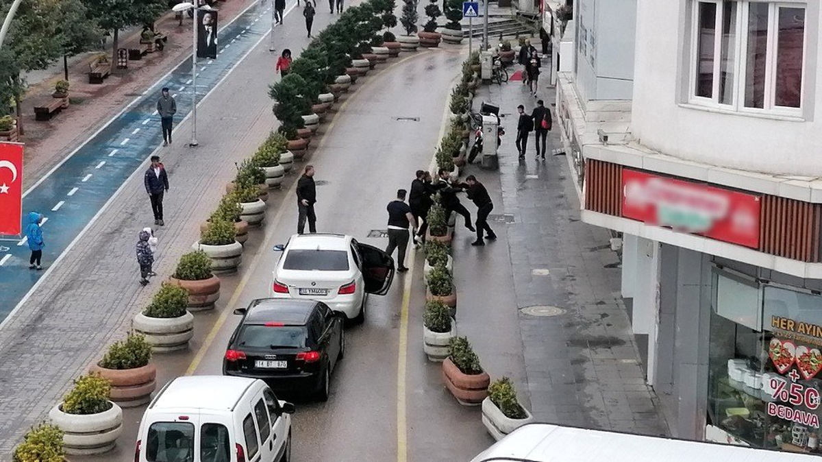 Bolu\'da, yol verme kavgasında babayı darp eden sürücüye para cezası verildi