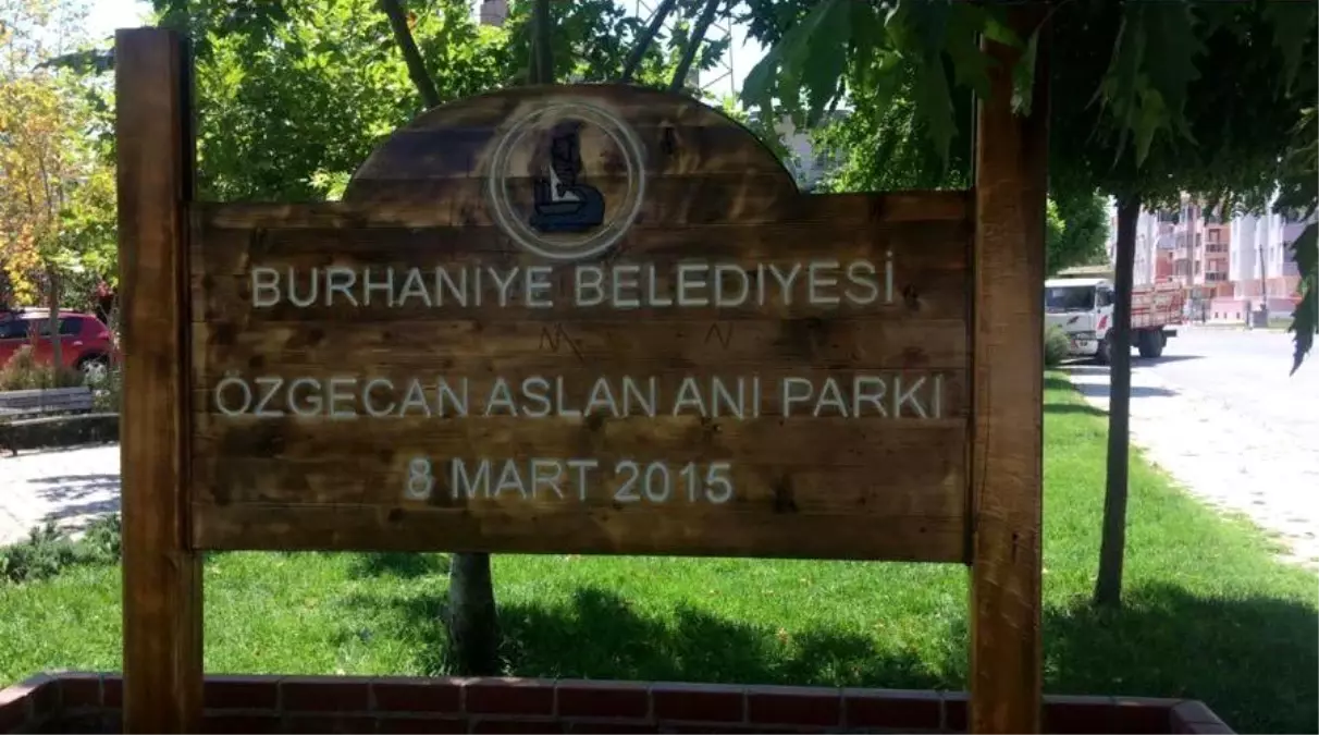 Burhaniye\'de parklar yenileniyor