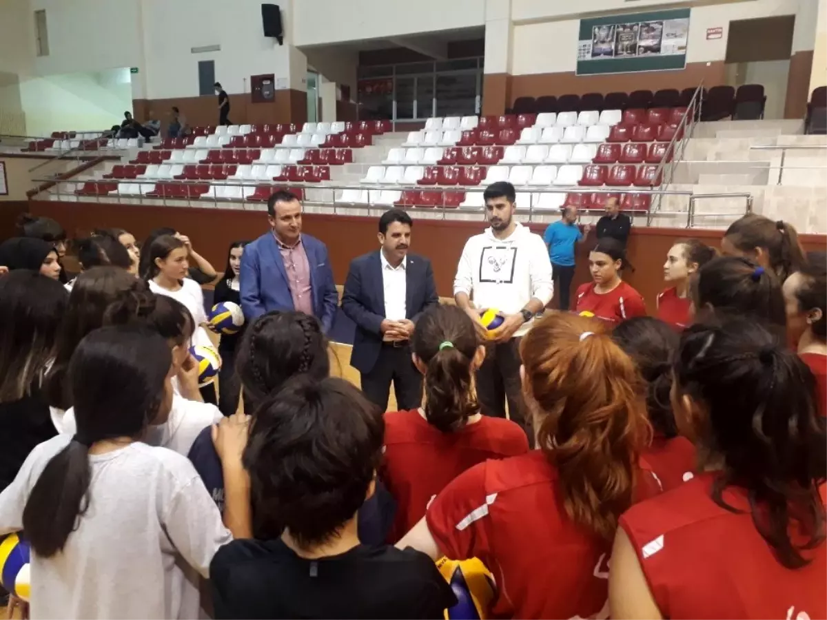 Çakır antrenör ve sporcularla buluştu