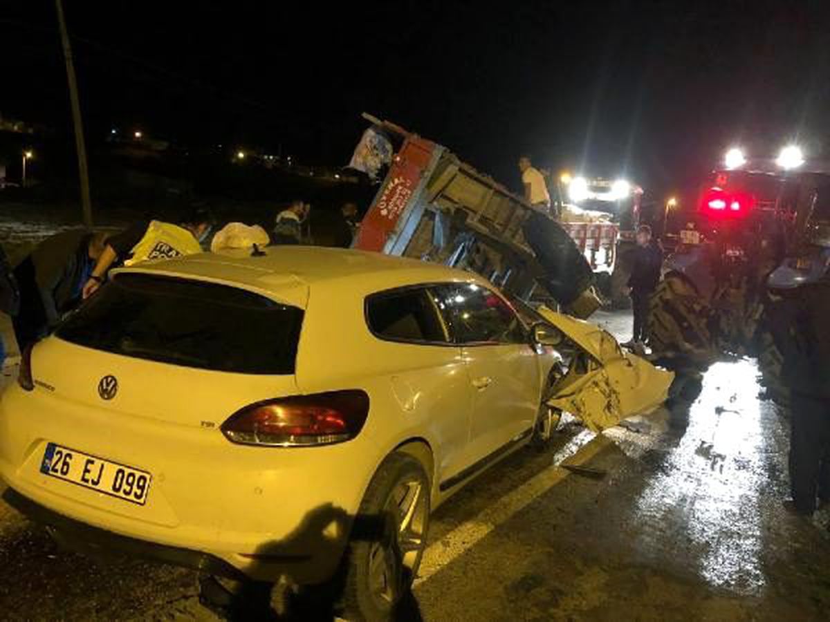 Çankırı\'da otomobille traktör çarpıştı: 2 ölü, 1 yaralı