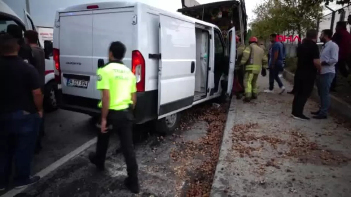  emniyet şeridindeki kamyonetten ceviz alırken canından oldu