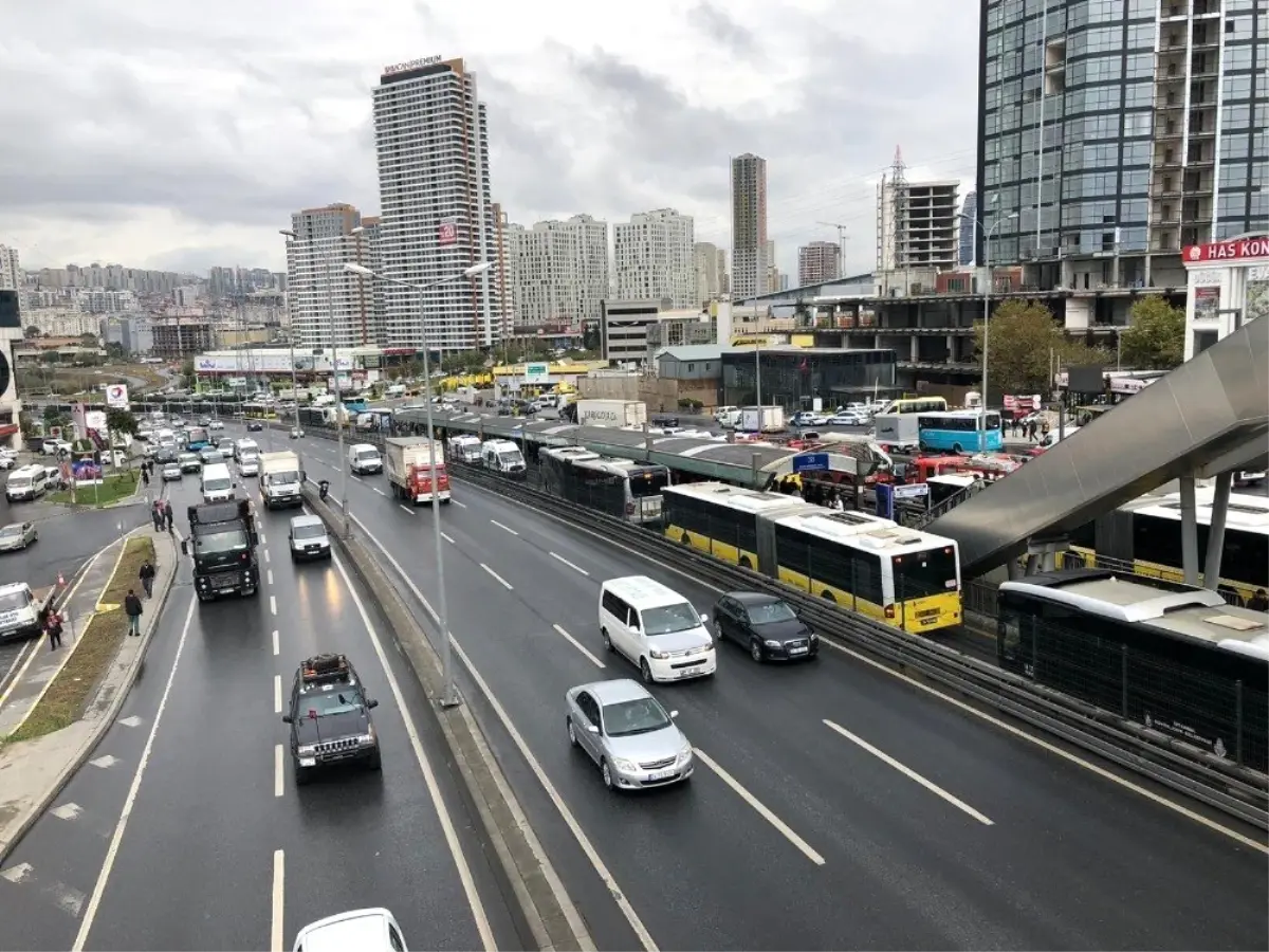 Esenyurt\'ta metrobüs kazası: 6 yaralı