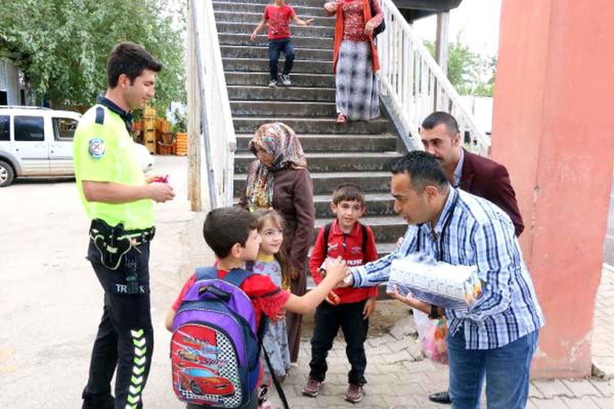 Geçitleri kullanan öğrencilere hediye