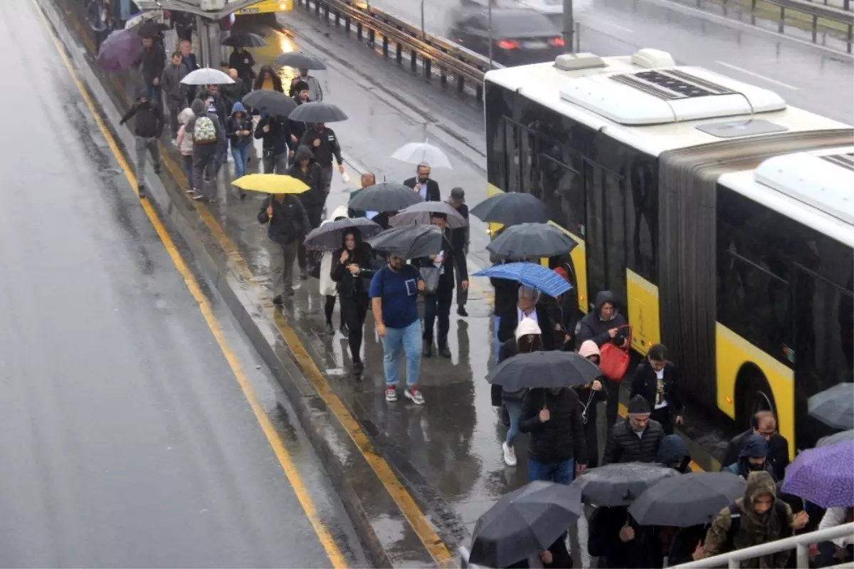 İstanbul güne yağmurla başladı