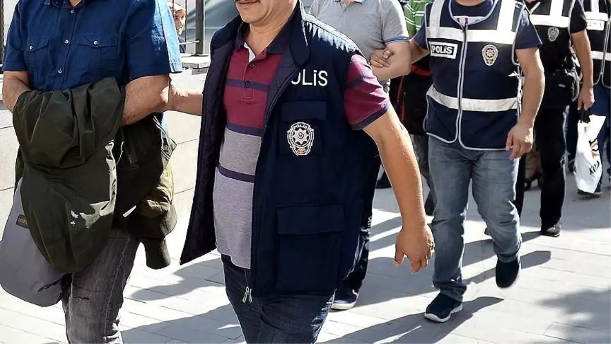 Aktif görevde olan 5 polisin de aralarında bulunduğu 51 kişiye FETÖ\'den gözaltı kararı