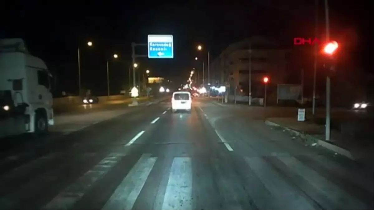 Konya polisler trafikte tartışırken, gözaltındaki şüpheli ekip aracıyla kaçtı