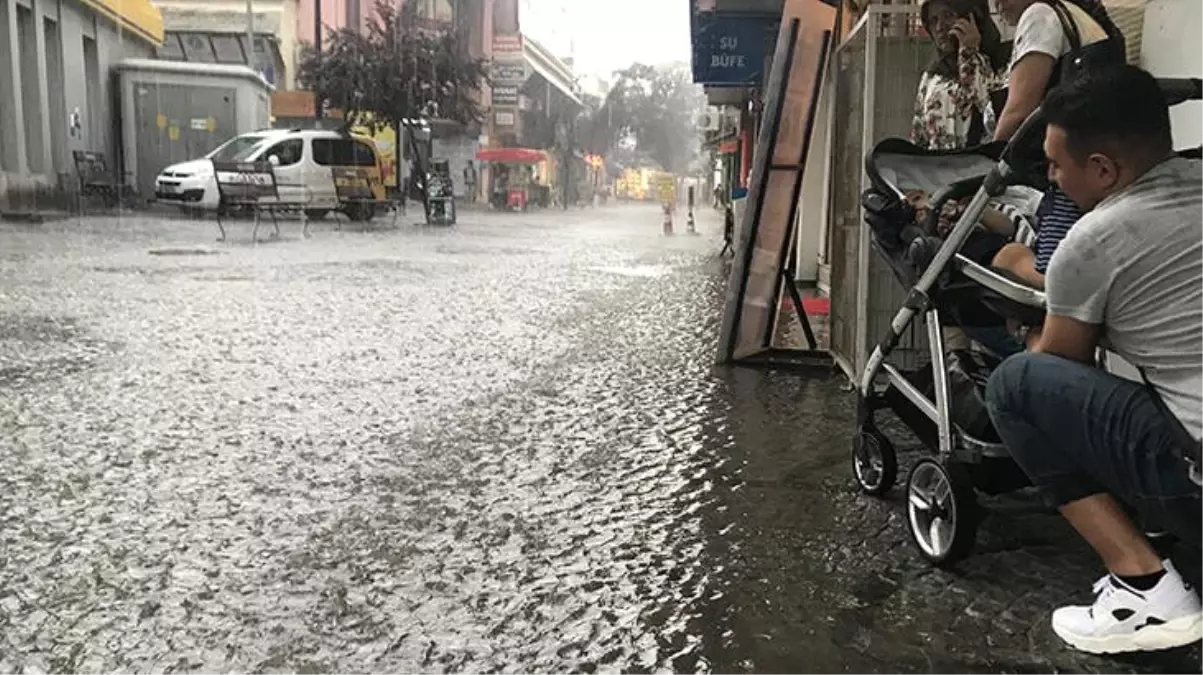 Meteoroloji, İstanbul\'daki sağanak yağışın akşam saatlerine kadar süreceğini duyurdu