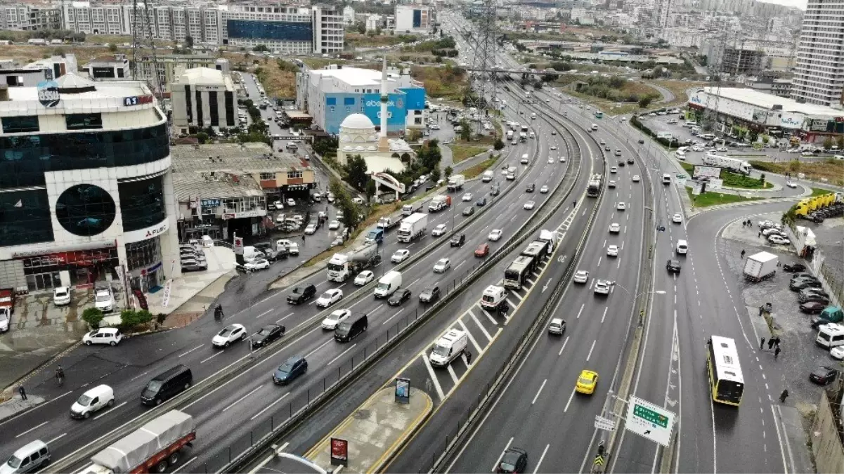 Metrobüs kazası havadan görüntülendi