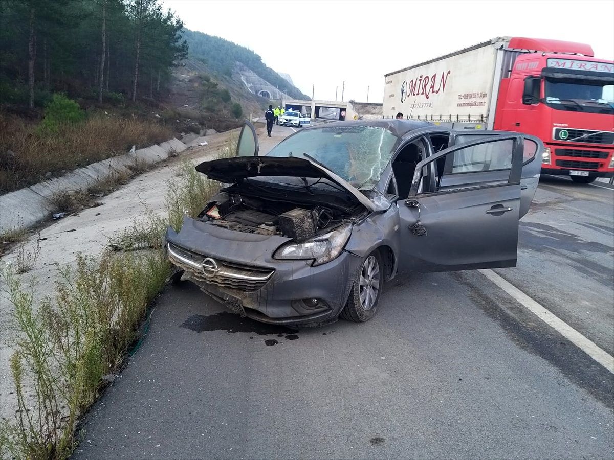 Osmaneli\'de trafik kazası: 2 yaralı