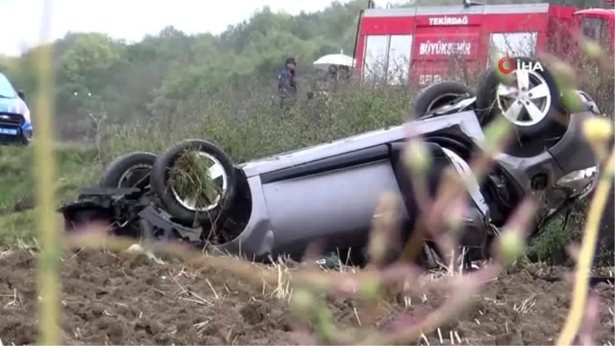 Otomobil kayganlaşan yolda metrelerce takla atarak tarlaya uçtu: 2 yaralı