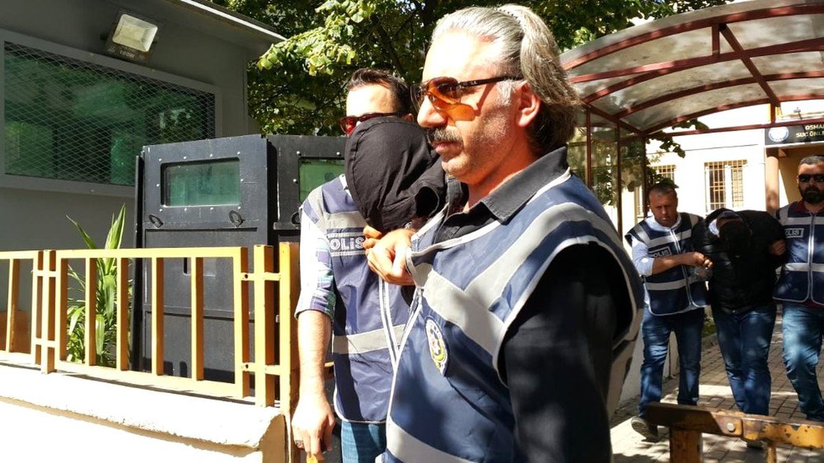 (Özel) "Altınlarımı bulun" diye dakikalarca ağladı, soyguncuları affetti