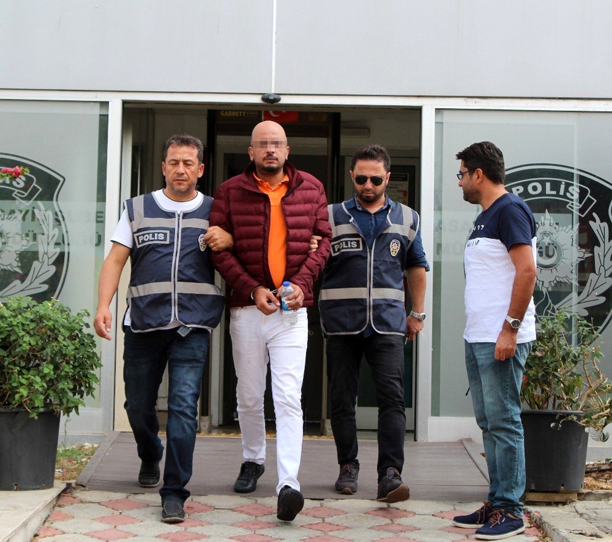 Pırlanta hırsızları İstanbul\'da yakalandı