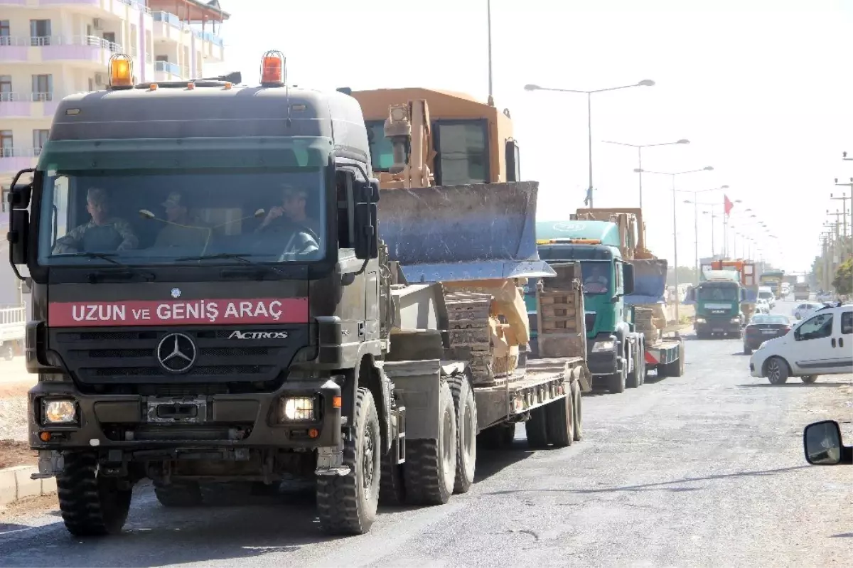 Sınıra zırhlı iş makineleri sevk edildi