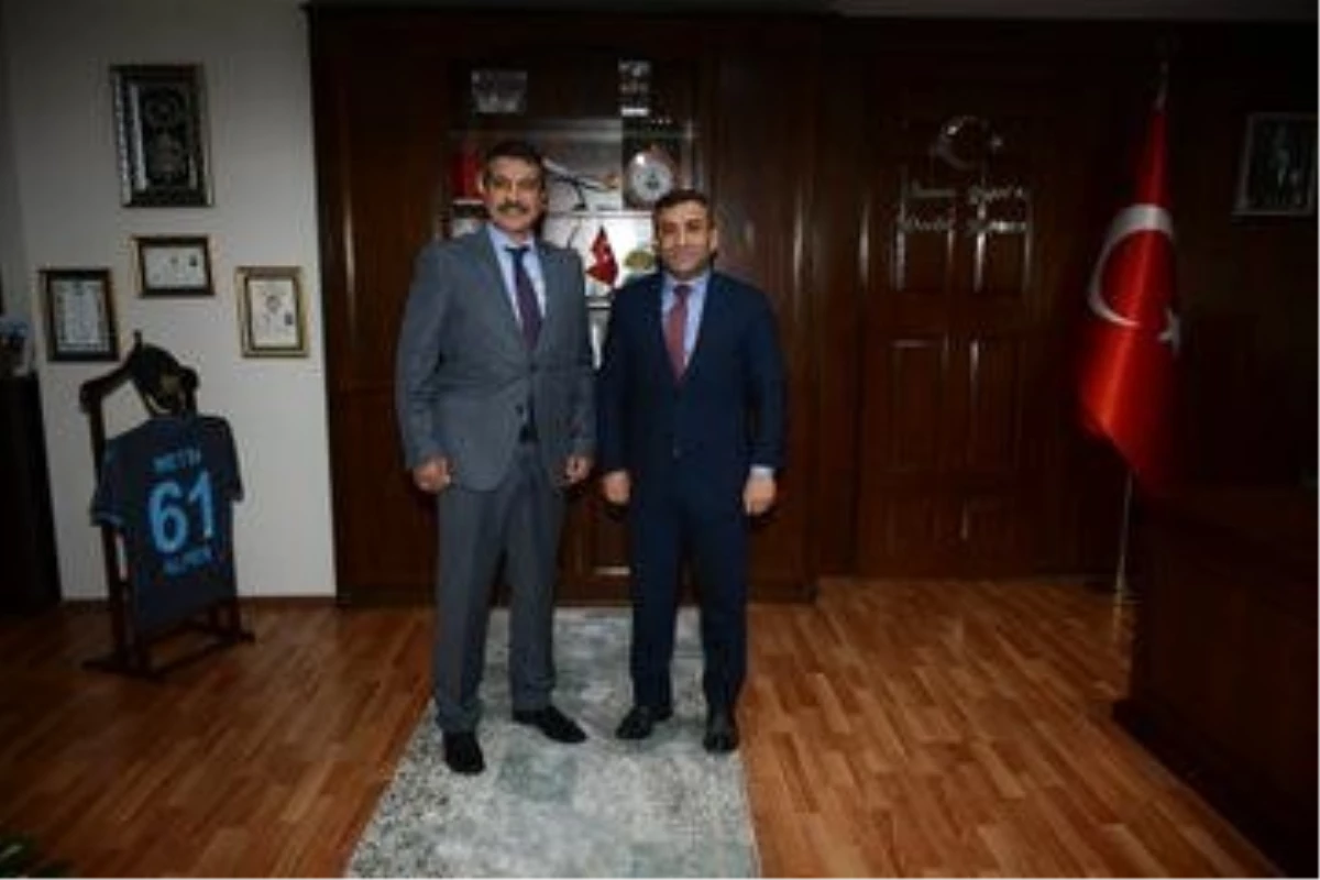 Temel Altunbaş Trabzon İl Emniyet Müdürü Metin Alper\'i ziyaret etti