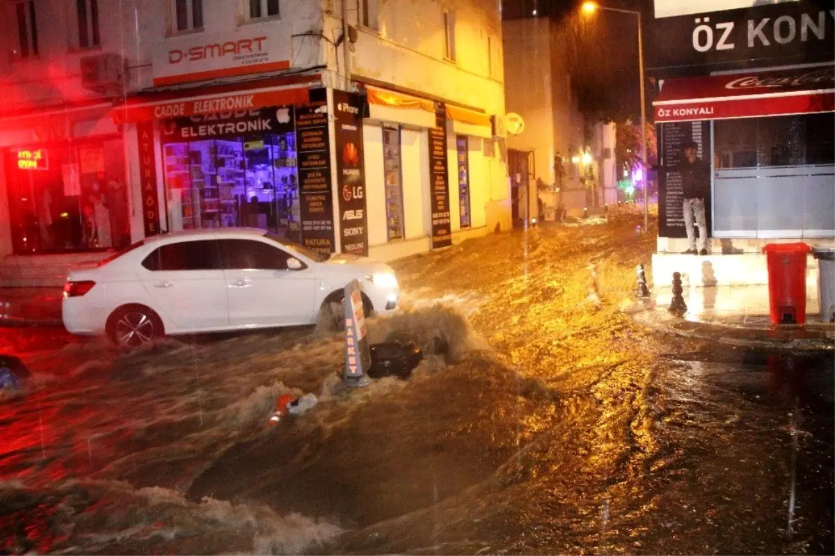 Turizm cenneti Bodrum\'da caddeler sokaklar göle döndü, ekipler teyakkuza geçti