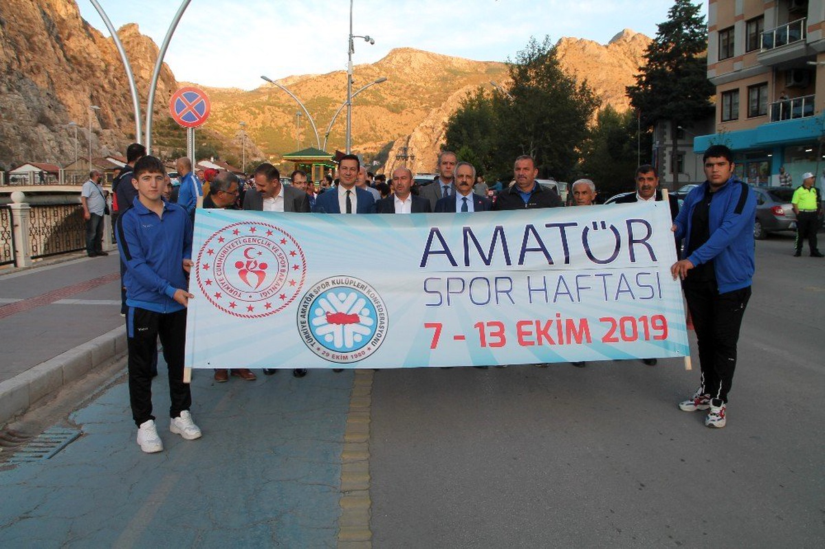 Türk halk müziği eşliğinde Amatör Spor Haftası\'nı kutladılar