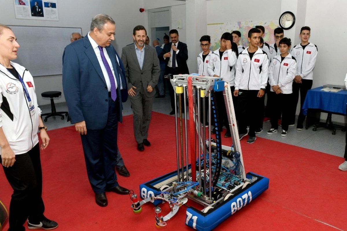 Vali Su, robot kakımı ile bir araya geldi