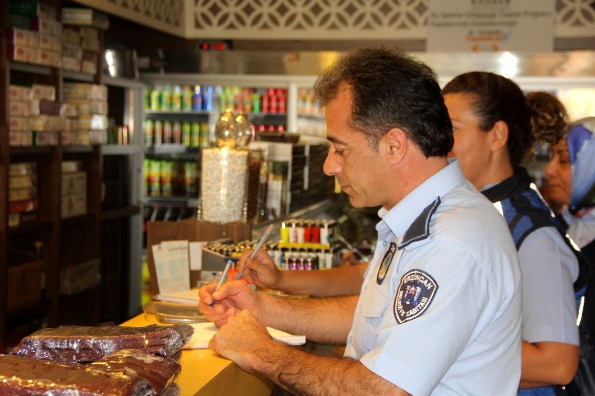 Zabıtadan işyerlerine ruhsat denetimi