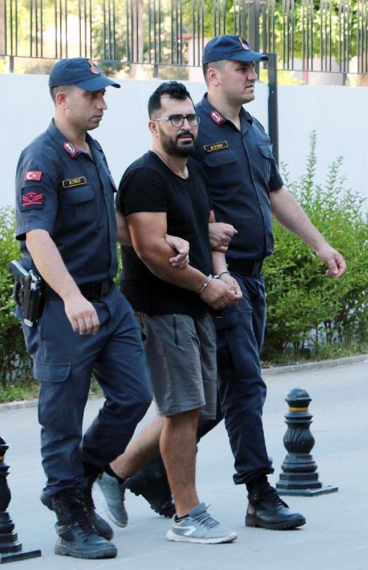 6 tonluk jeneratörü vinç kiralayıp çaldılar (2)