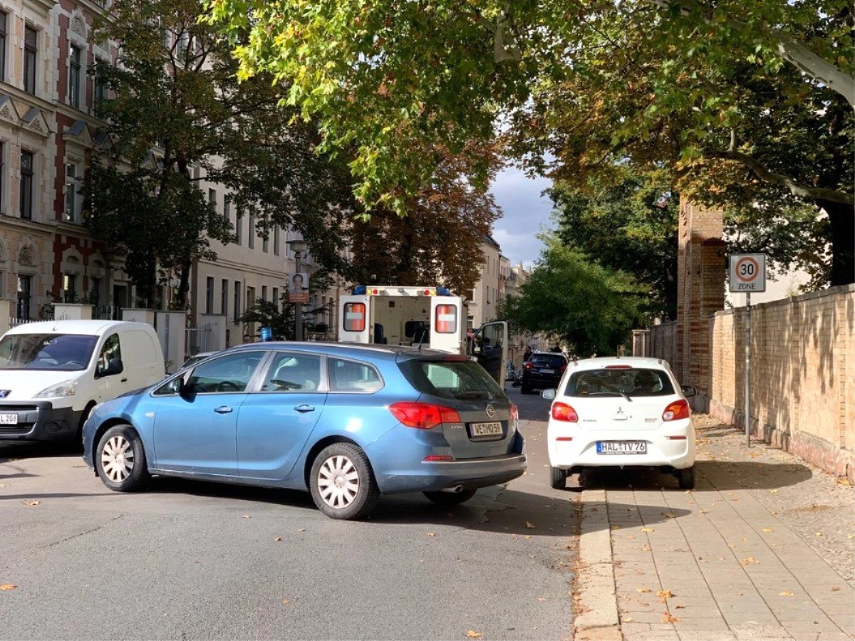 Almanya\'da sinagog yakınında silahlı saldırı: 2 ölü