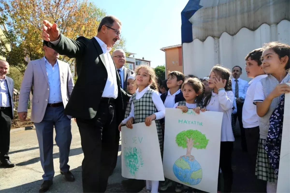 Başkan Köken, minik öğrencilerle fidan dikti