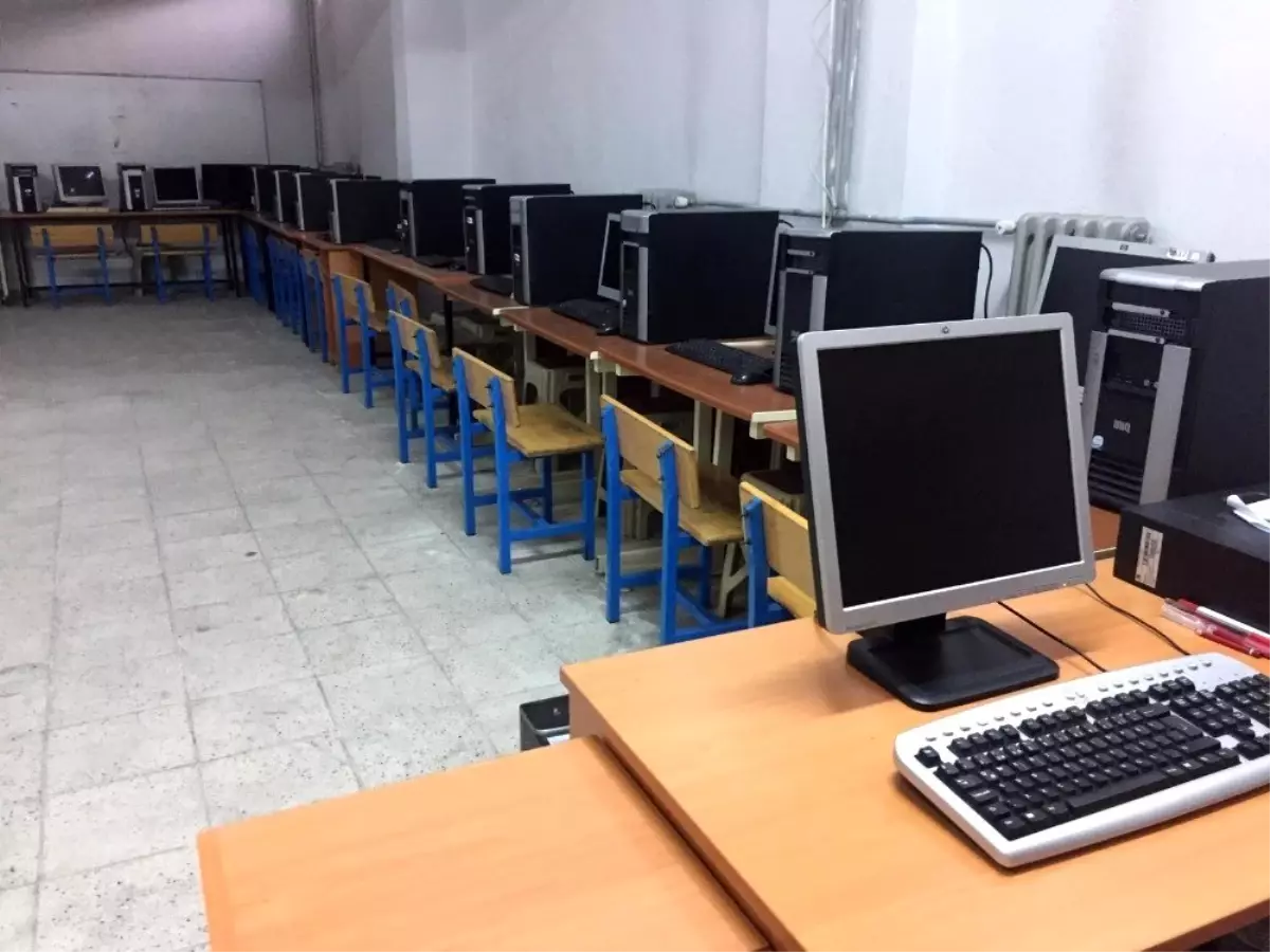 Beyşehir\'de 4 okula yeni nesil bilgisayar desteği