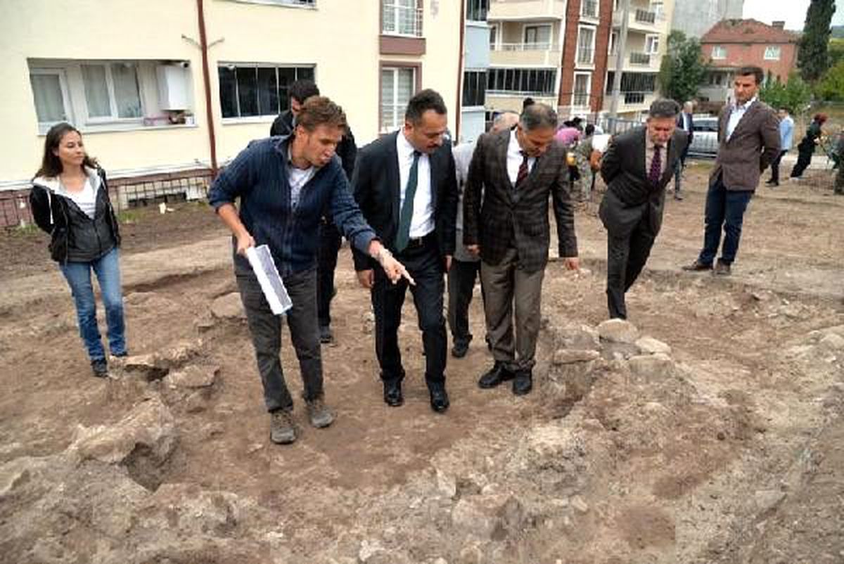 Bilecik\'teki arkeolojik kazıda 8 bin yıllık evler bulundu