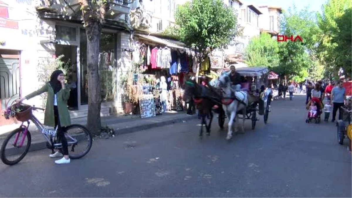 Büyükada\'da "kaza" tepkisi... röportaj sırasında bile kaza oluyordu