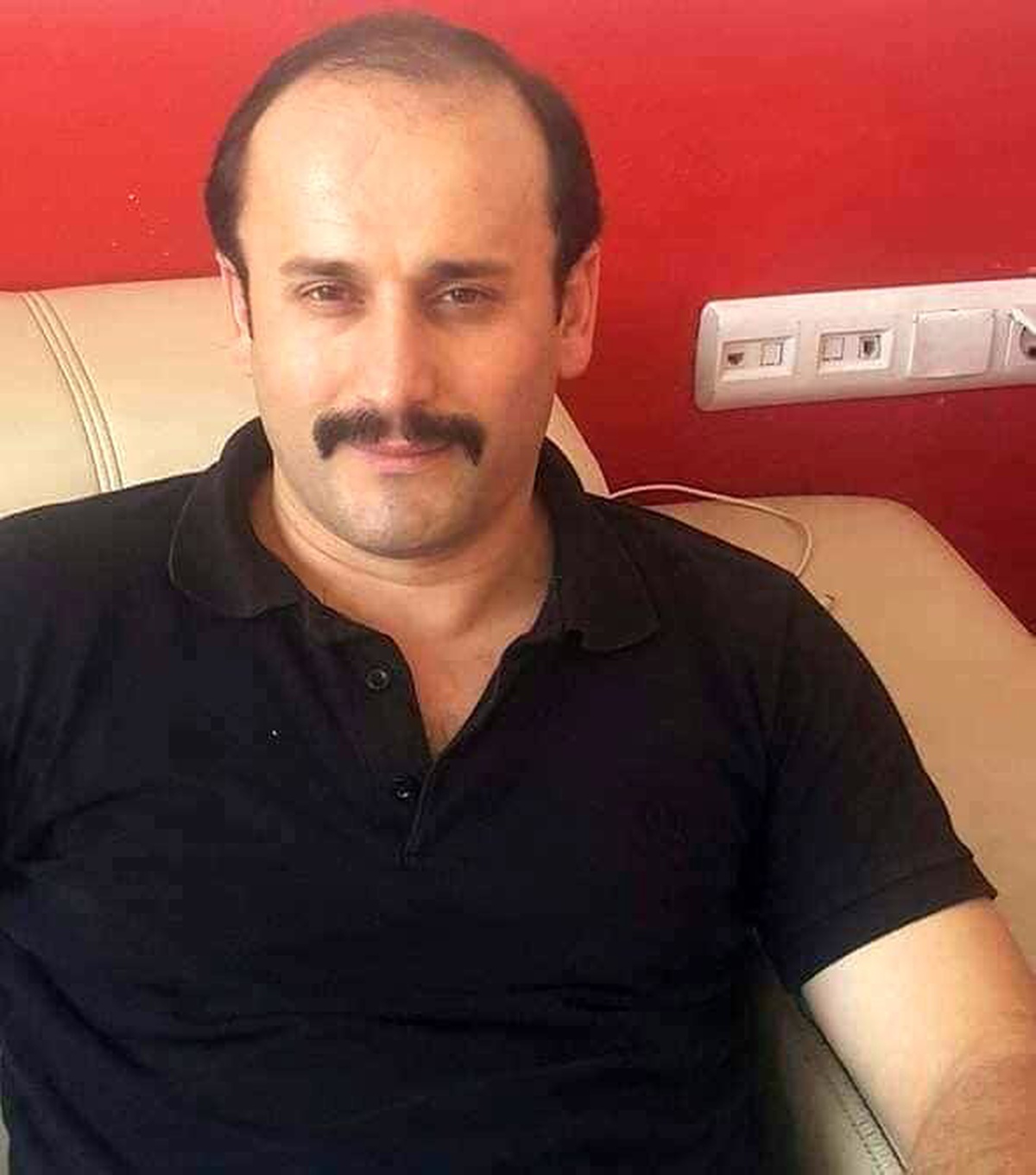 Ceviz ağacından düşen öğretmen hayatını kaybetti